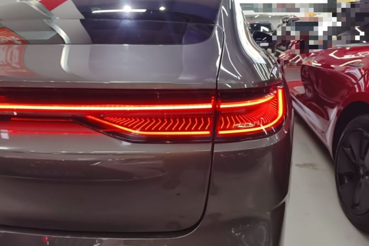 Used Geely Galaxy E8 2025 700 km Long-Range Intelligent Driving Version Right Rear Taillight