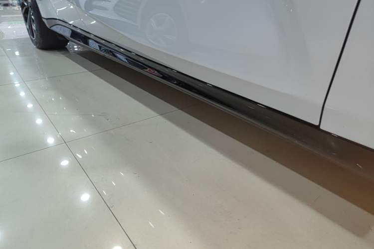 Used Geely Galaxy E8 2025 700 km Long-Range Intelligent Driving Version Right Side Sill