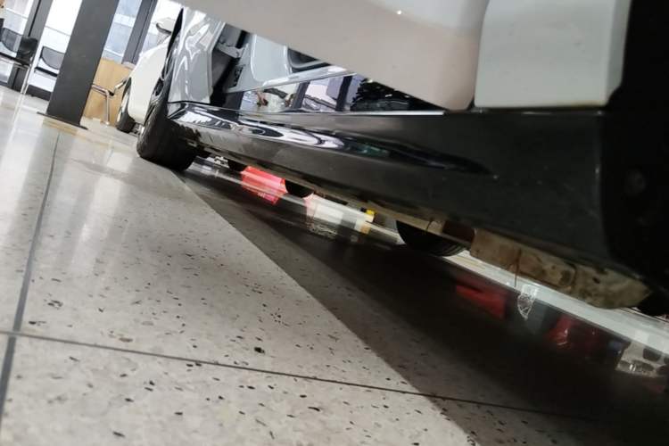 Used Geely Galaxy E8 2025 700 km Long-Range Intelligent Driving Version Right Side Sill