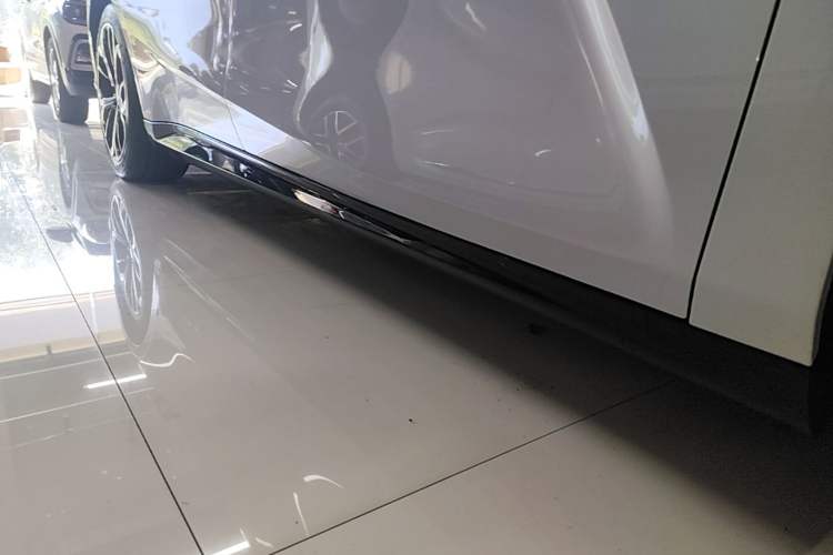 Used Geely Galaxy E8 2025 700 km Long-Range Intelligent Driving Version Right Side Sill