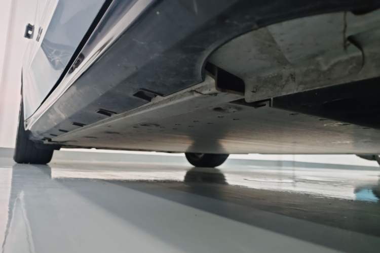 Used Geely Galaxy E8 2025 700 km Long-Range Intelligent Driving Version Right Side Sill