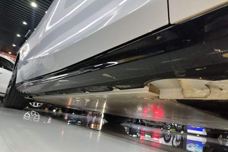 Used Geely Galaxy E8 2025 700 km Long-Range Intelligent Driving Version Right Side Sill
