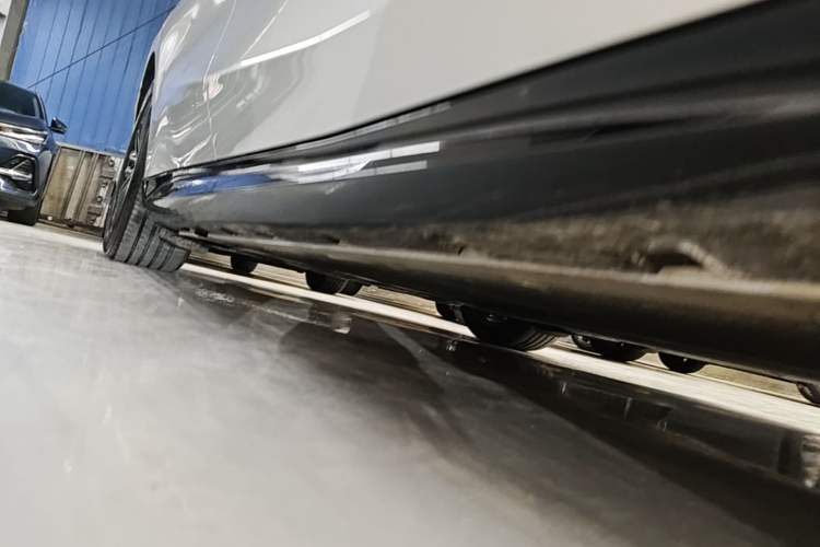Used Geely Galaxy E8 2025 575 km Intelligent Driving Edition Right Side Sill