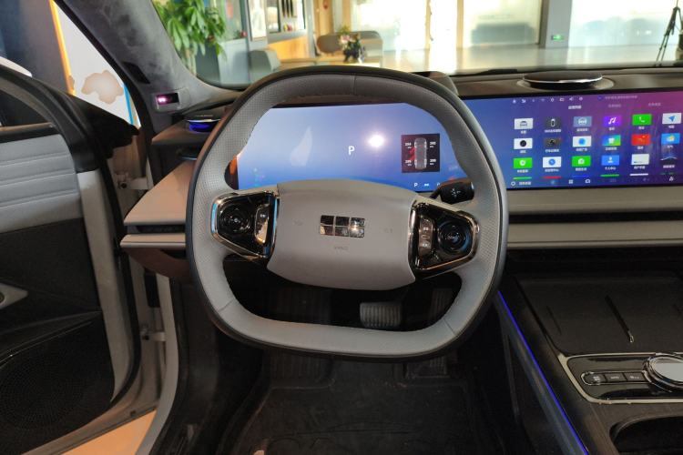 Used Geely Galaxy E8 2025 700 km Long-Range Intelligent Driving Version Steering Wheel
