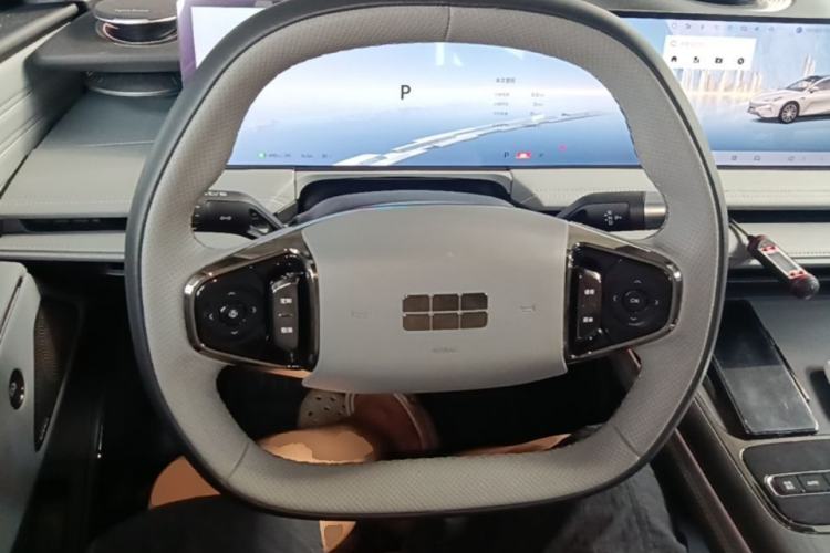Used Geely Galaxy E8 2025 700 km Long-Range Intelligent Driving Version Steering Wheel
