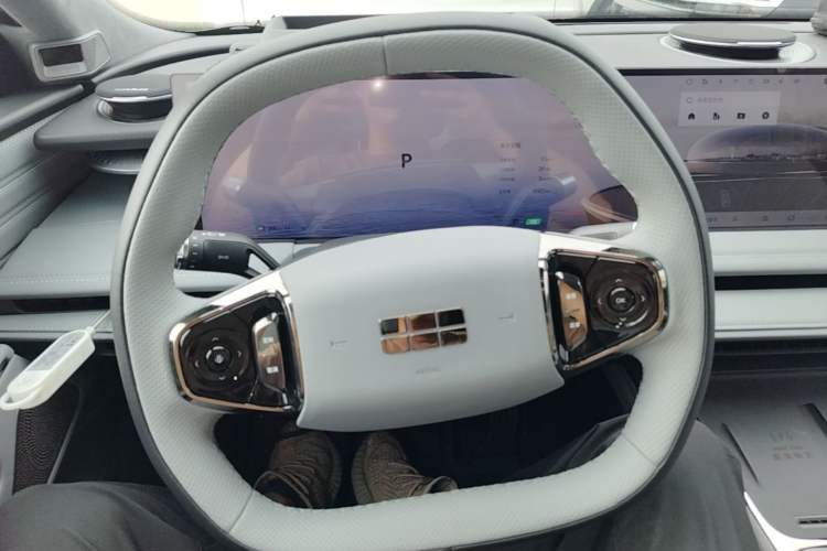 Used Geely Galaxy E8 2025 700 km Long-Range Intelligent Driving Version Steering Wheel