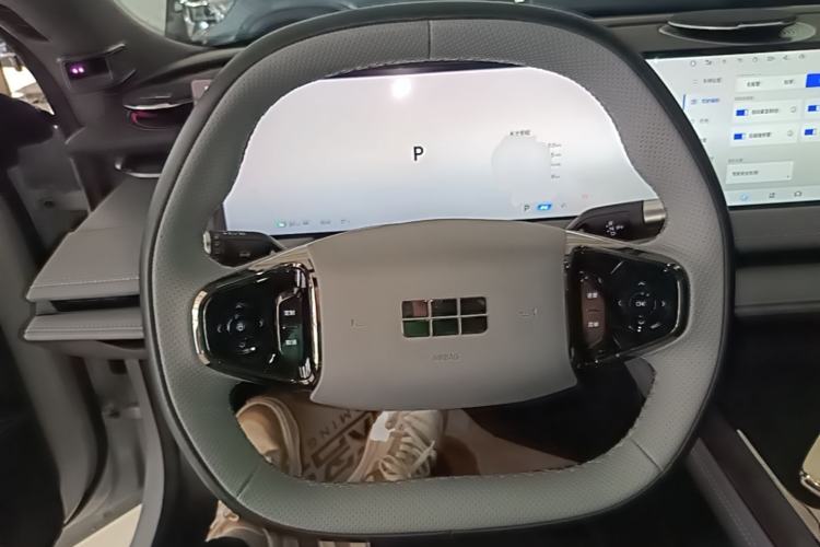 Used Geely Galaxy E8 2025 700 km Long-Range Intelligent Driving Version Steering Wheel