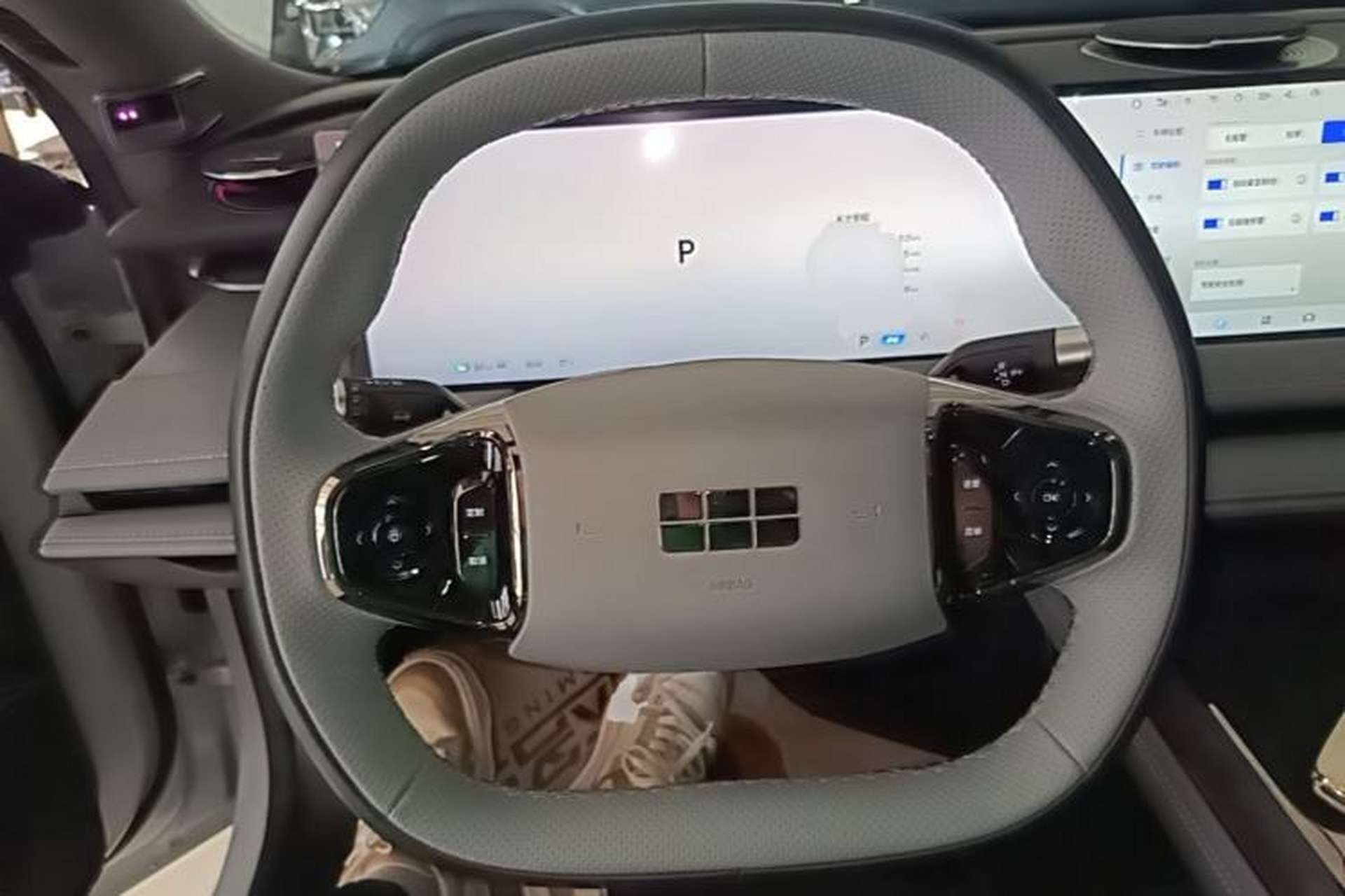 Used Geely Galaxy E8 2025 700 km Long-Range Intelligent Driving Version Steering Wheel