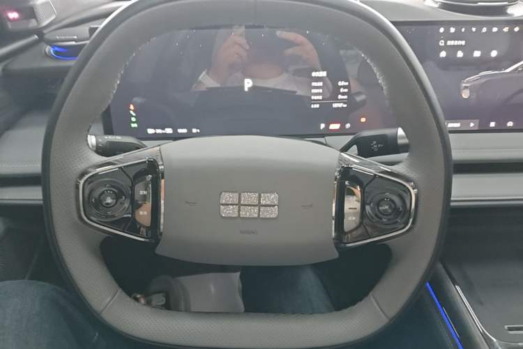 Used Geely Galaxy E8 2025 700 km Long-Range Intelligent Driving Version Steering Wheel