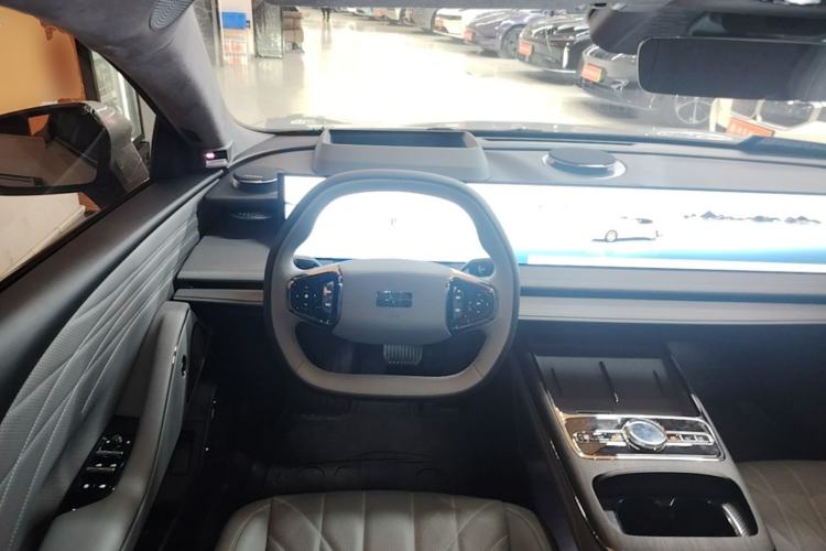 Used Geely Galaxy E8 2025 700 km Long-Range Intelligent Driving Version Steering Wheel