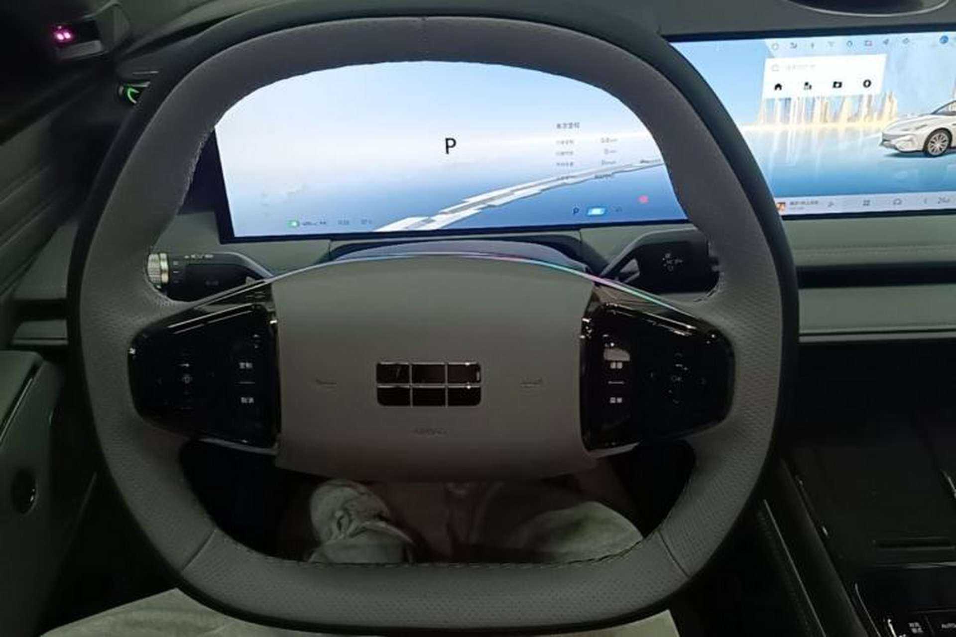 Used Geely Galaxy E8 2025 700 km Long-Range Intelligent Driving Version Steering Wheel