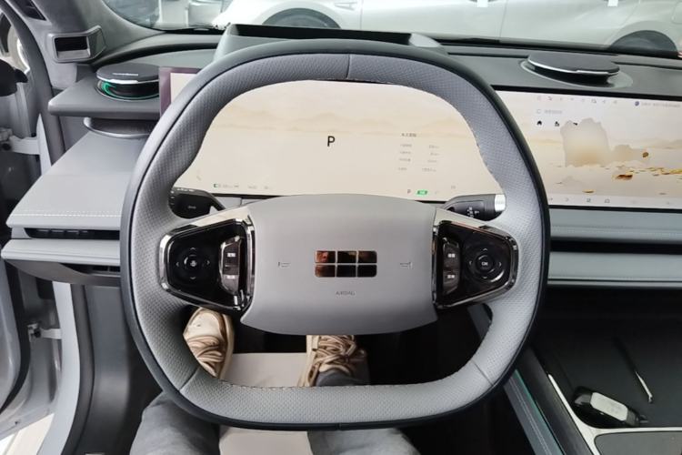Used Geely Galaxy E8 2025 700 km Long-Range Intelligent Driving Version Steering Wheel