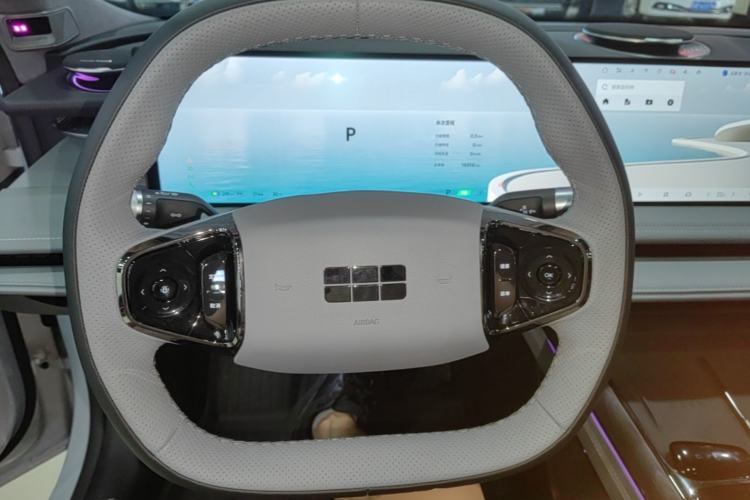 Used Geely Galaxy E8 2025 700 km Long-Range Intelligent Driving Version Steering Wheel