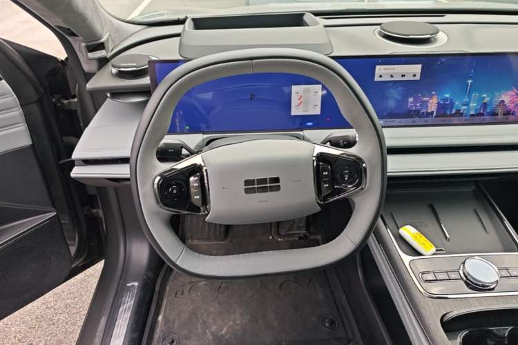 Used Geely Galaxy E8 2025 700 km Long-Range Intelligent Driving Version Steering Wheel