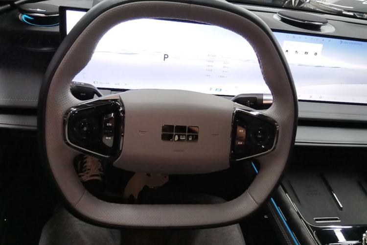 Used Geely Galaxy E8 2025 700 km Long-Range Intelligent Driving Version Steering Wheel