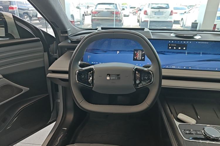 Used Geely Galaxy E8 2025 700 km Long-Range Intelligent Driving Version Steering Wheel