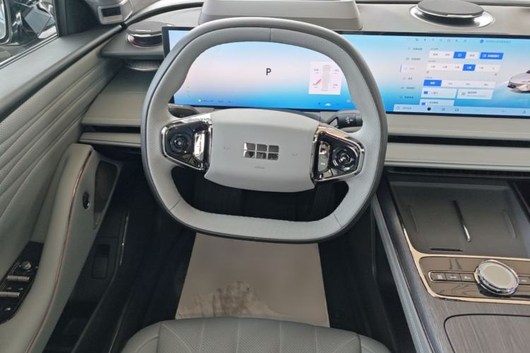 Used Geely Galaxy E8 2025 700 km Long-Range Intelligent Driving Version Steering Wheel