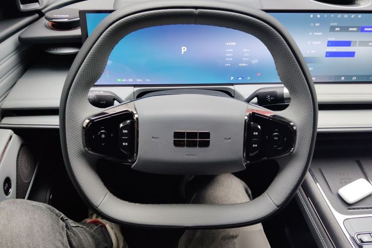 Used Geely Galaxy E8 2025 700 km Long-Range Intelligent Driving Version Steering Wheel
