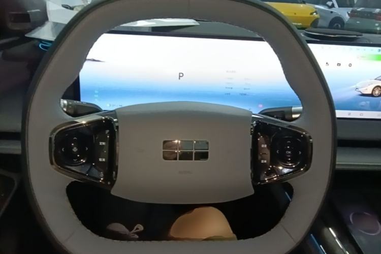 Used Geely Galaxy E8 2025 700 km Long-Range Intelligent Driving Version Steering Wheel