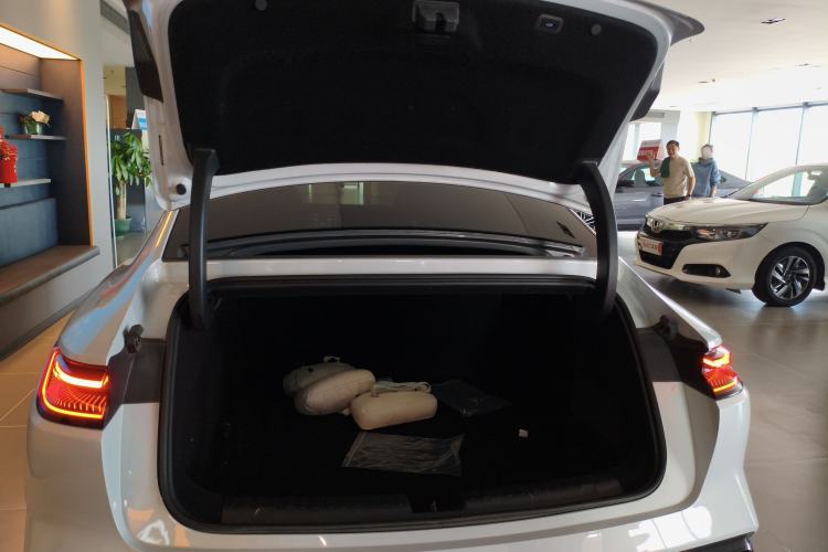 Used Geely Galaxy E8 2025 700 km Long-Range Intelligent Driving Version Trunk