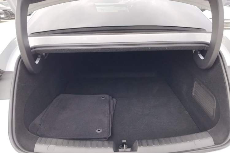 Used Geely Galaxy E8 2025 700 km Long-Range Intelligent Driving Version Trunk