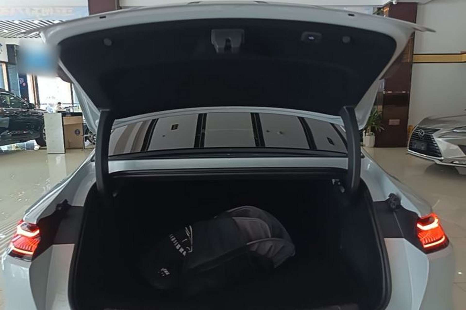 Used Geely Galaxy E8 2025 700 km Long-Range Intelligent Driving Version Trunk