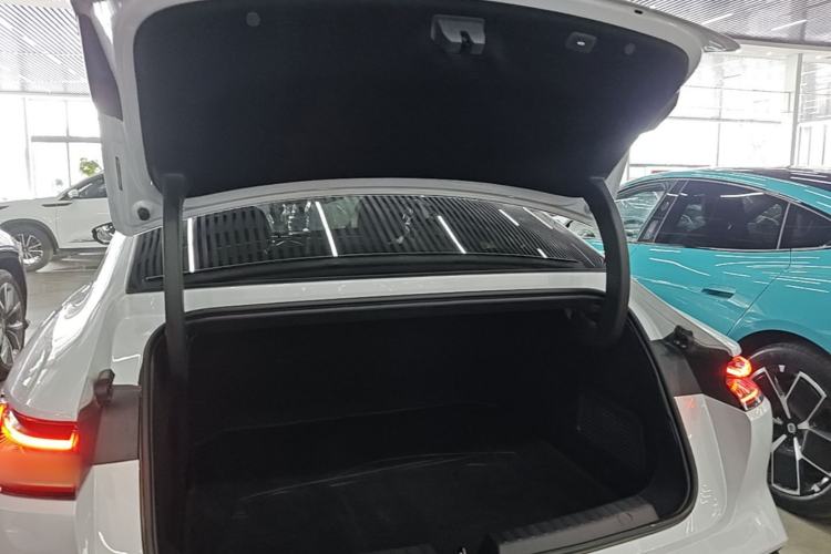 Used Geely Galaxy E8 2025 700 km Long-Range Intelligent Driving Version Trunk