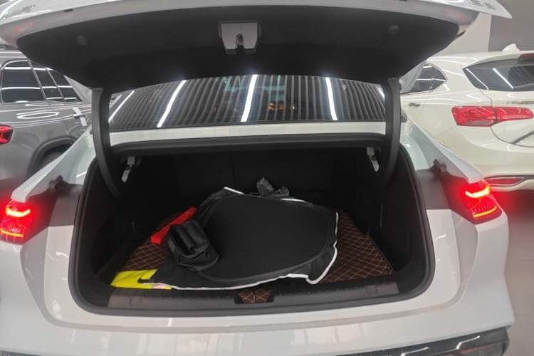 Used Geely Galaxy E8 2025 575 km Intelligent Driving Edition Trunk