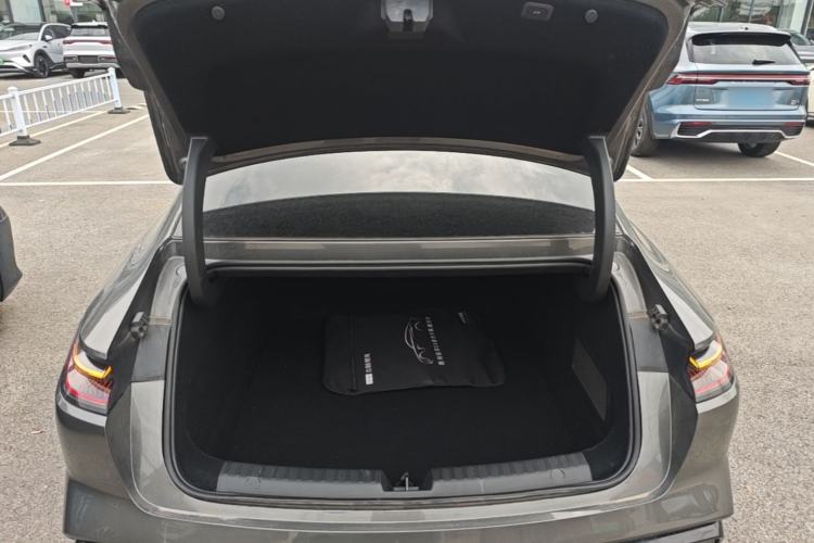Used Geely Galaxy E8 2025 700 km Long-Range Intelligent Driving Version Trunk