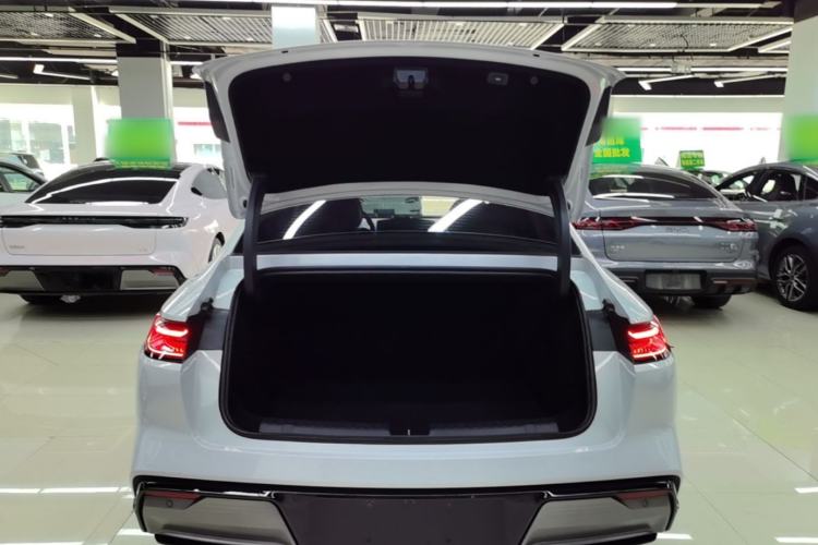 Used Geely Galaxy E8 2025 700 km Long-Range Intelligent Driving Version Trunk