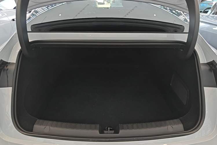 Used Geely Galaxy E8 2025 700 km Long-Range Intelligent Driving Version Trunk