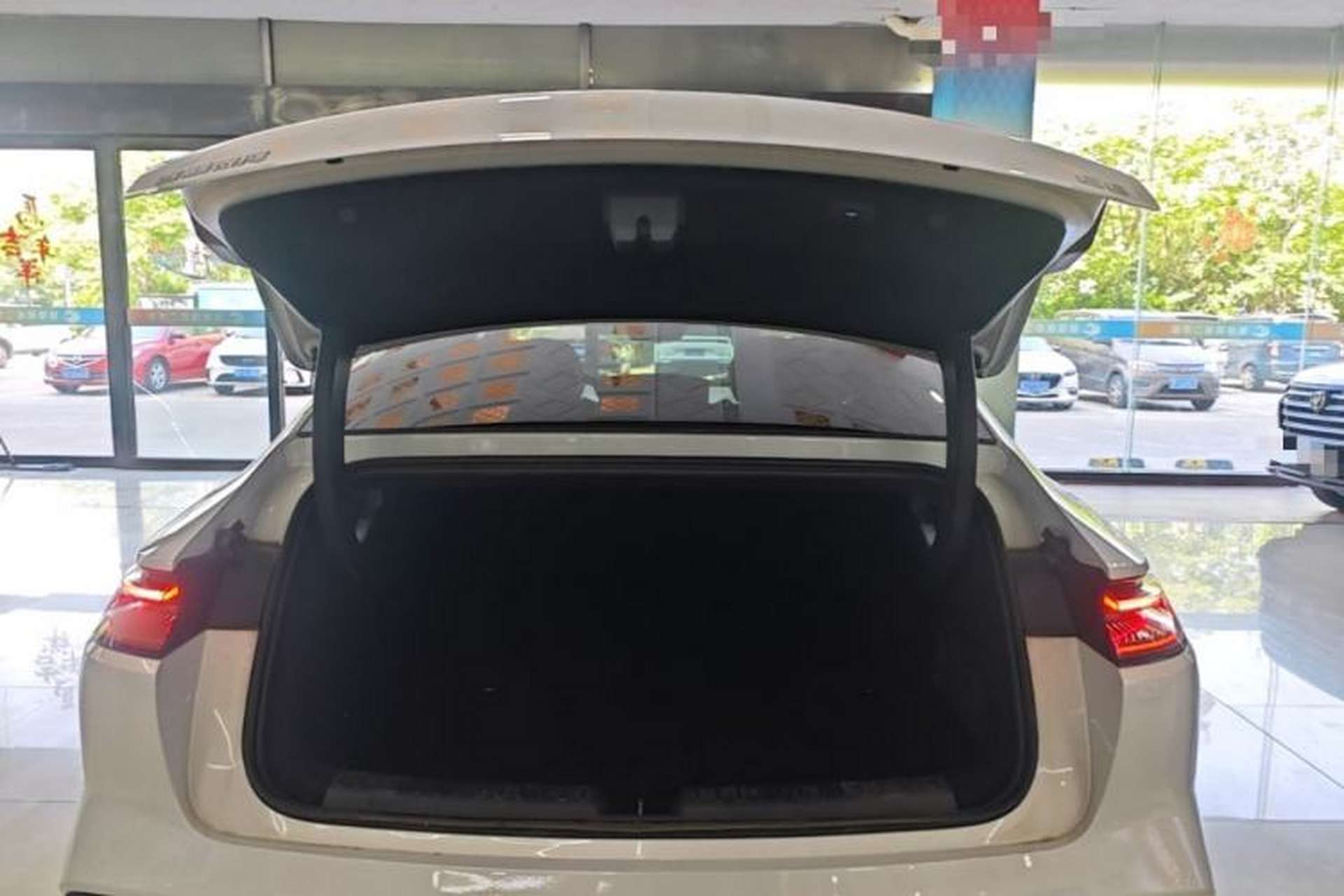 Used Geely Galaxy E8 2025 700 km Long-Range Intelligent Driving Version Trunk