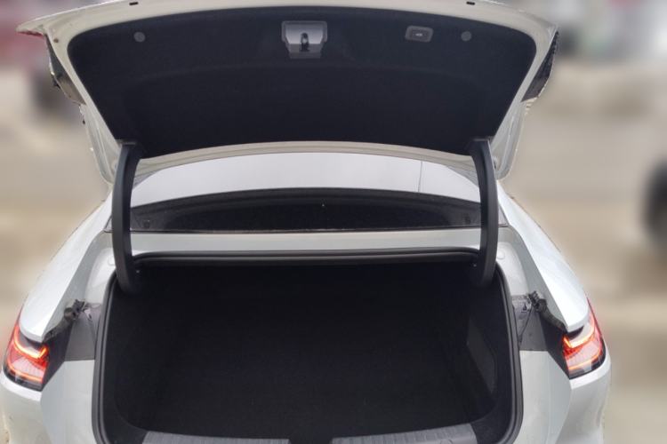 Used Geely Galaxy E8 2025 700 km Long-Range Intelligent Driving Version Trunk
