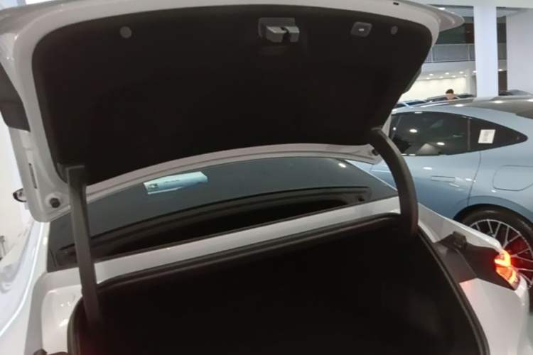 Used Geely Galaxy E8 2025 700 km Long-Range Intelligent Driving Version Trunk