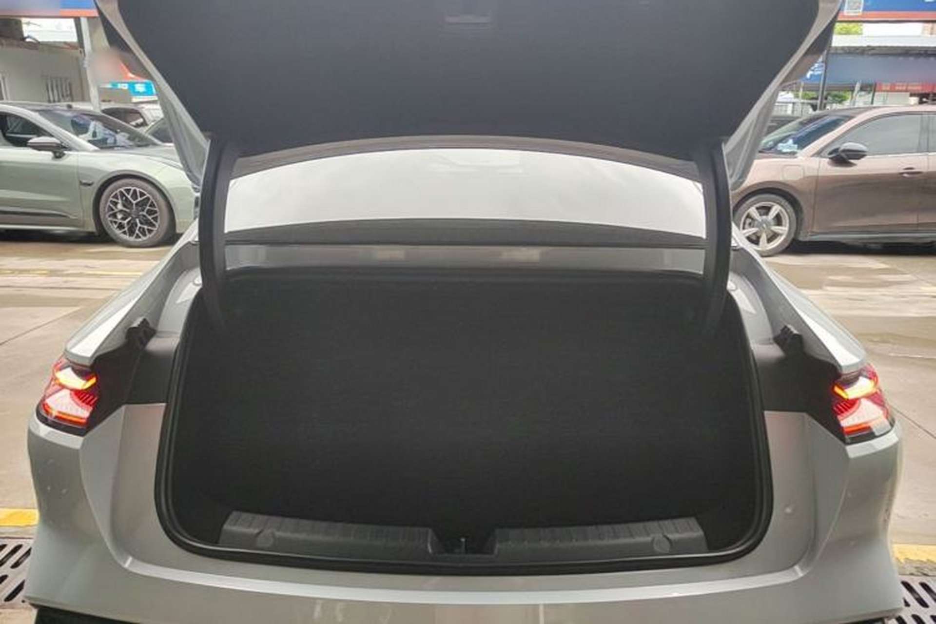 Used Geely Galaxy E8 2025 700 km Long-Range Intelligent Driving Version Trunk