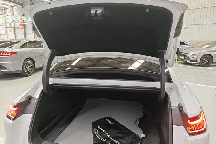 Used Geely Galaxy E8 2025 575 km Intelligent Driving Edition Trunk