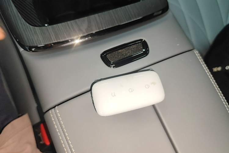 Used Geely Galaxy E8 2025 700 km Long-Range Intelligent Driving Version Vehicle Key