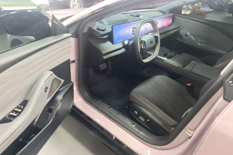 Used Geely Galaxy E8 2025 620 km All-Wheel Drive Starship LiDAR-Enabled Intelligent Driving Version Driver Seat