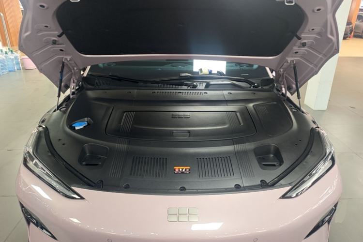 Used Geely Galaxy E8 2025 620 km All-Wheel Drive Starship LiDAR-Enabled Intelligent Driving Version Engine Bay