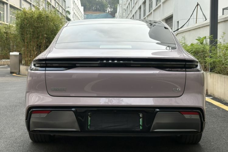 Used Geely Galaxy E8 2025 700 km Long-Range Intelligent Driving Version Exterior 1