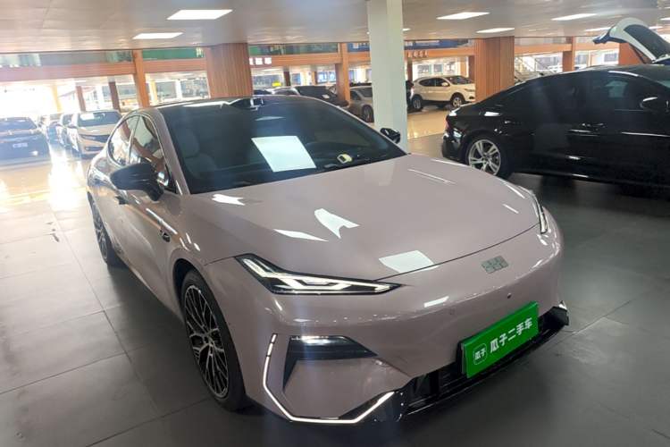 Used Geely Galaxy E8 2025 620 km All-Wheel Drive Starship LiDAR-Enabled Intelligent Driving Version Front Right 45 Deg