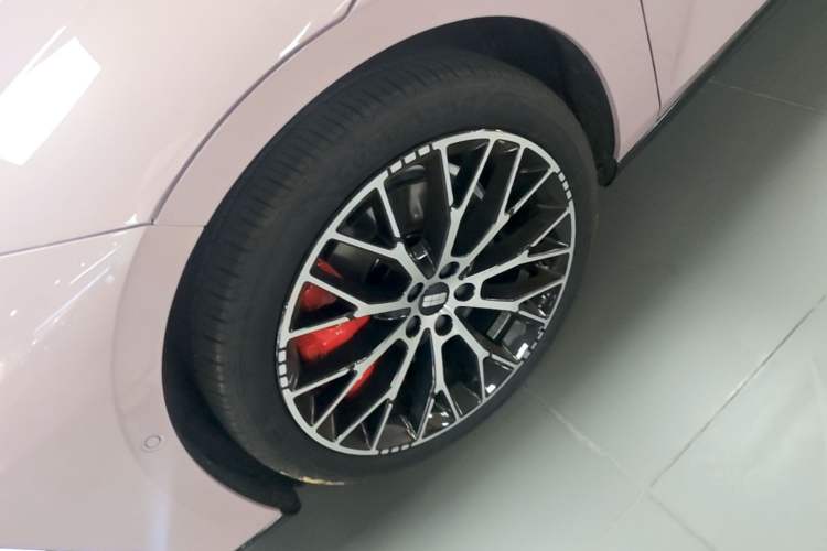 Used Geely Galaxy E8 2025 620 km All-Wheel Drive Starship LiDAR-Enabled Intelligent Driving Version Left Front Wheel Hub