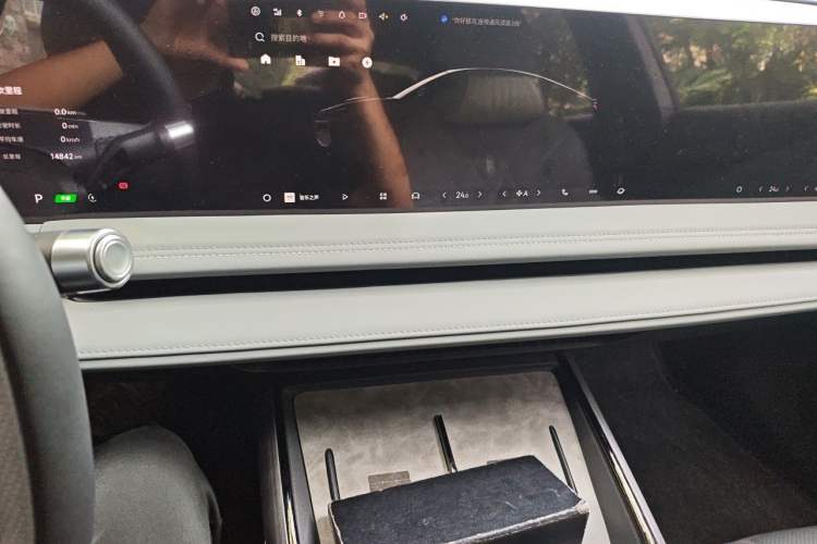 Used Geely Galaxy E8 2025 Model—610km Prestige Version Audio And AC Panel