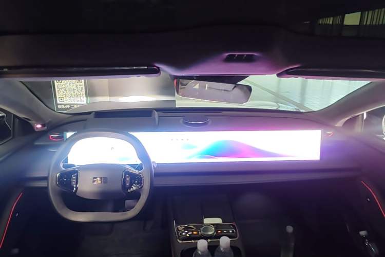 Used Geely Galaxy E8 2025 620 km All-Wheel Drive Starship LiDAR-Enabled Intelligent Driving Version Center Console