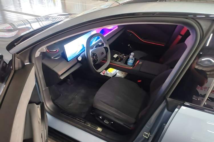 Used Geely Galaxy E8 2025 620 km All-Wheel Drive Starship LiDAR-Enabled Intelligent Driving Version Driver Seat