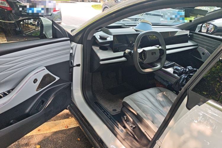 Used Geely Galaxy E8 2025 Model—610km Prestige Version Driver Seat