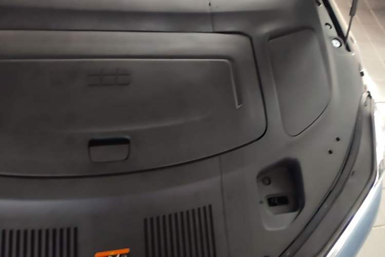 Used Geely Galaxy E8 2025 620 km All-Wheel Drive Starship LiDAR-Enabled Intelligent Driving Version Engine Bay Left