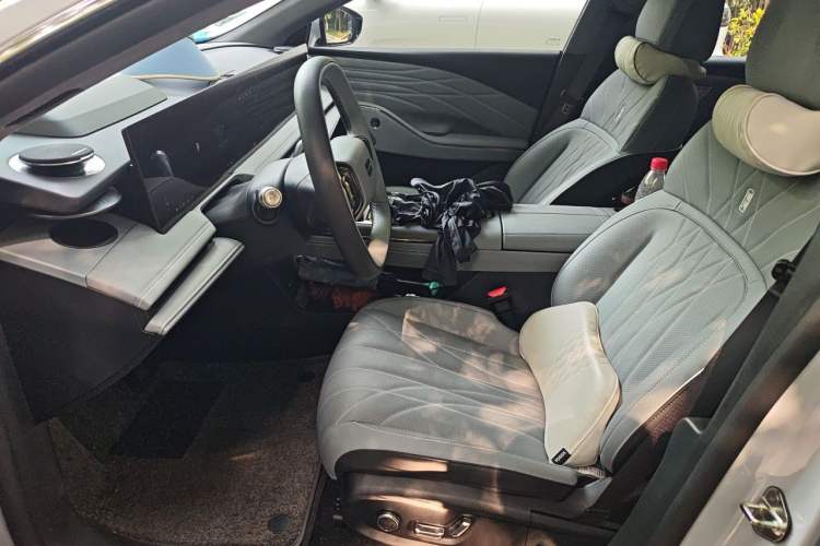 Used Geely Galaxy E8 2025 Model—610km Prestige Version Left Front Seat