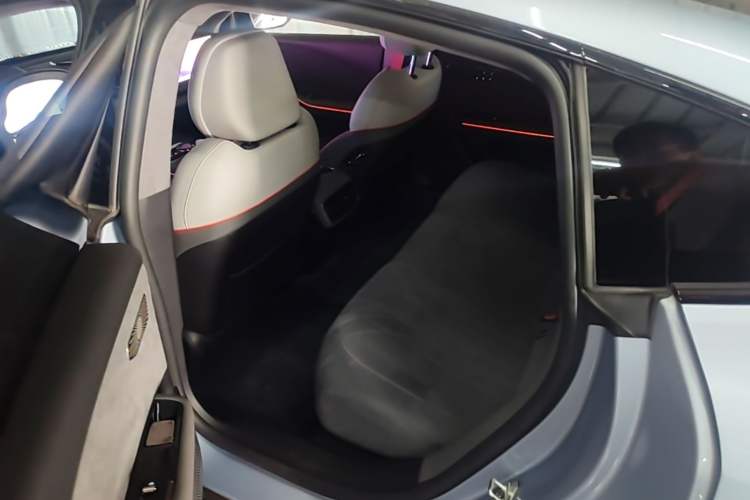Used Geely Galaxy E8 2025 620 km All-Wheel Drive Starship LiDAR-Enabled Intelligent Driving Version Left Rear Seat