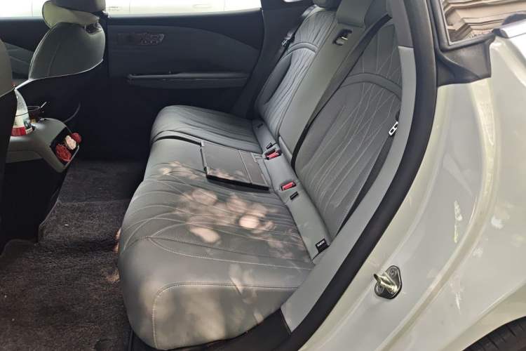Used Geely Galaxy E8 2025 Model—610km Prestige Version Left Rear Seat